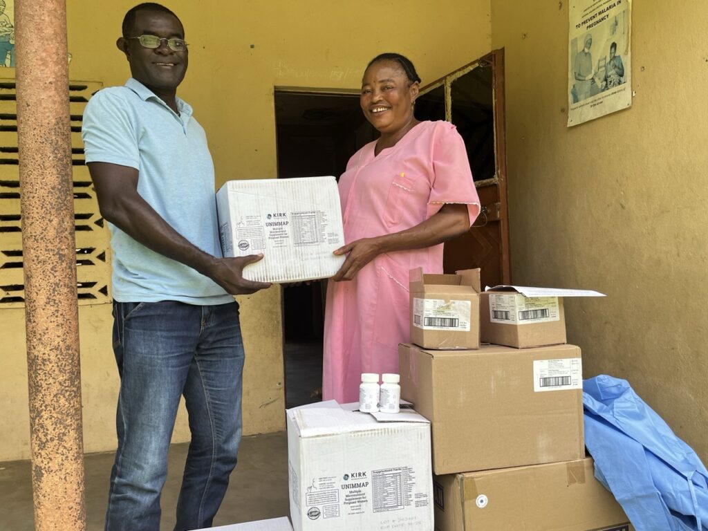 The nurse of the Mokoba Health Center receives a delivery of vital micronutrient supplements for new mothers.